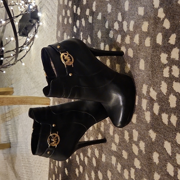Michael Kors Platform Heels/Booties - Picture 1 of 6